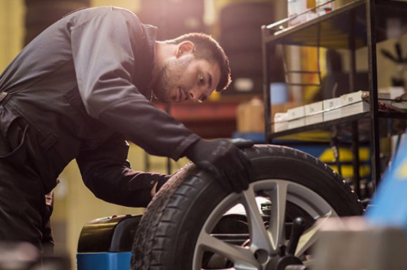 Garage auto professionnel pour la réparation de pneus crevés à Sassenage